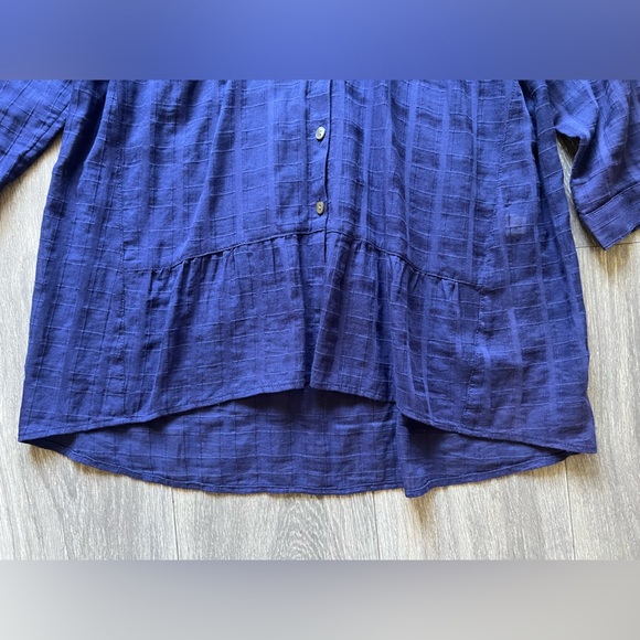 J.Jill textured button down blouse with ruffle hen in navy blue. Size S - Picture 4 of 10